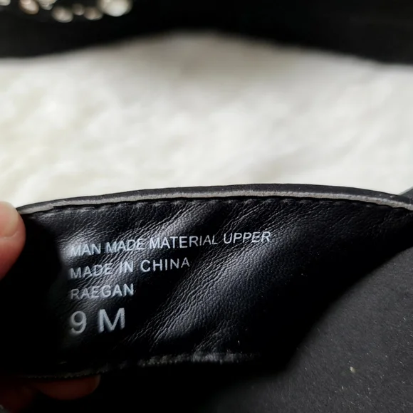 BYYB black flip flops with gemstones on band, lightly worn, size 9 - Picture 4 of 7